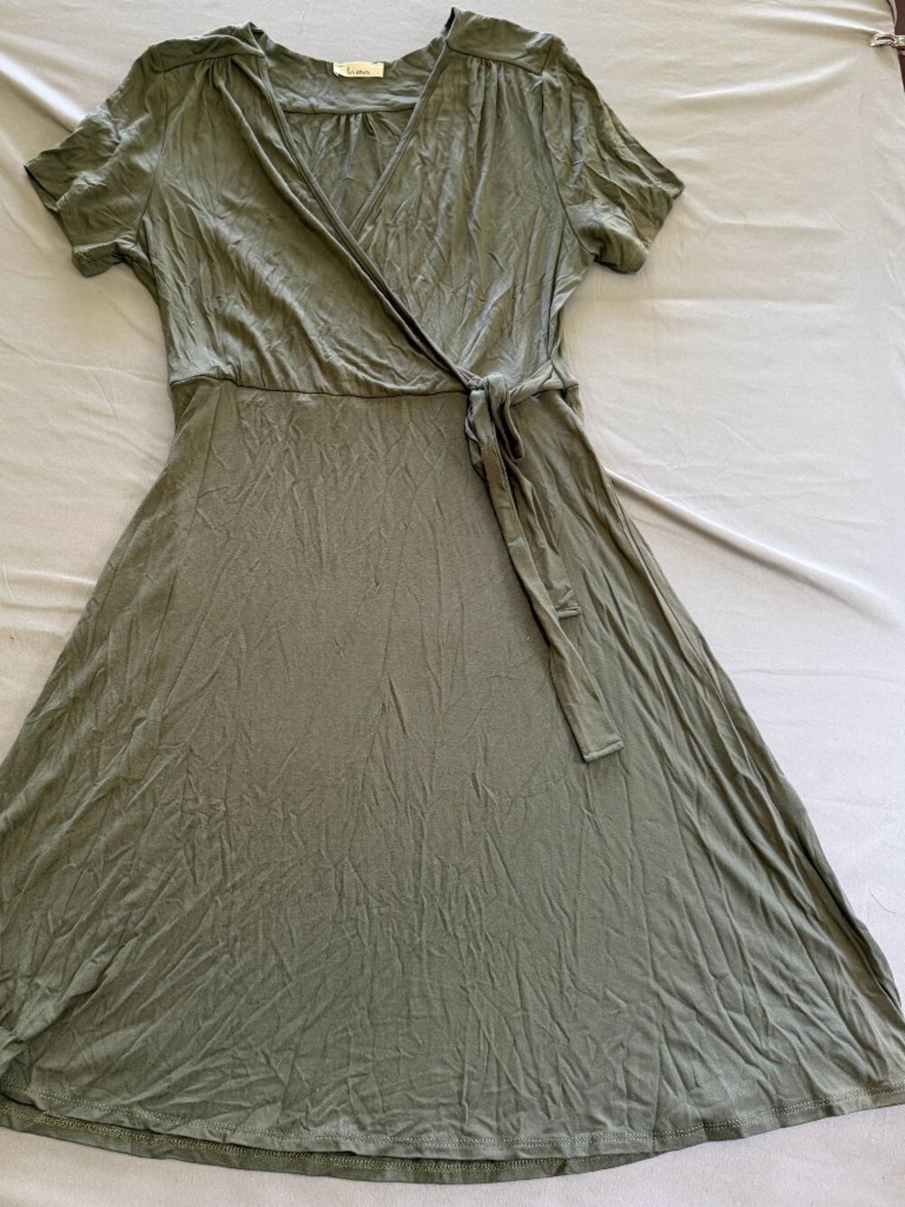 Les Amis Women's Olive Green Knee Length Wrap Dress Large New Without Tags Flaw